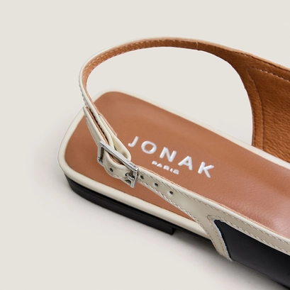 Pointed-toe slingback ballet flats in black patent leather and ecru leather | daxus