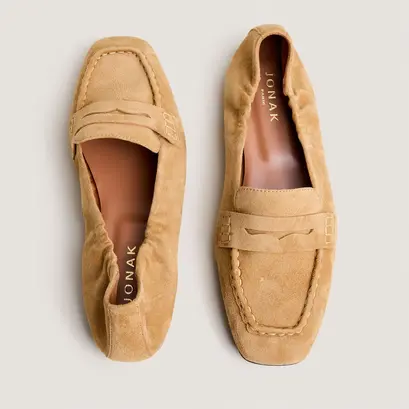 Square-toe loafers in camel suede | digital