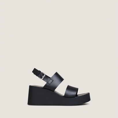 Wedge sandals with wide straps in black leather | elisa