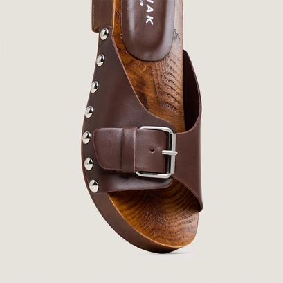 Low-heeled studded mules in cacao leather | enora