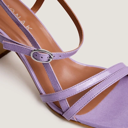 Strappy heeled sandals in lilas pleated patent leather | vicomte