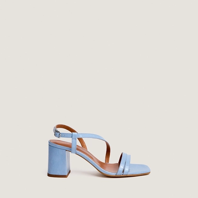 Heeled sandals with straps in sky blue pleated patent leather | vimy