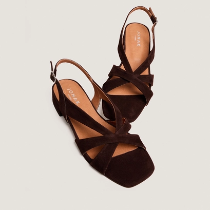 Low-heel sandals brown