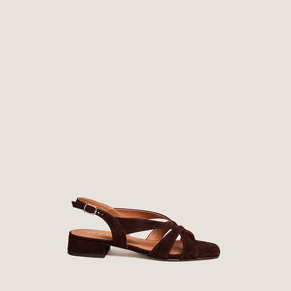 Low-heel sandals brown