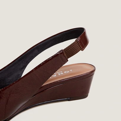 Low-wedge slingback pumps in brown shiny leather | doleance