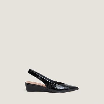 Low-wedge slingback pumps in black shiny  leather | doleance