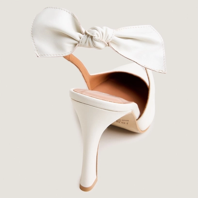 Slingback pumps in ecru leather | devenir