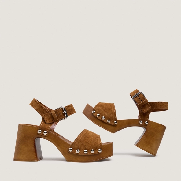 Platform studded sandals in cognac split leather | ELODIE