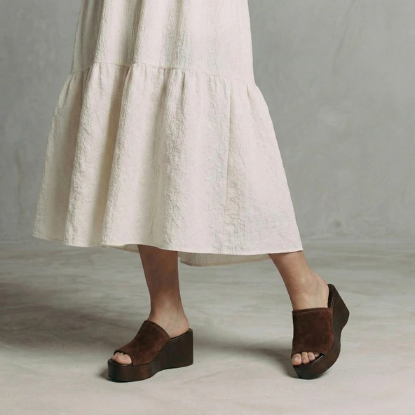 Heeled wedge mules in dark brown split leather | ESMEE