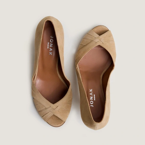 Low-heel pumps in camel suede | DAMIENNE
