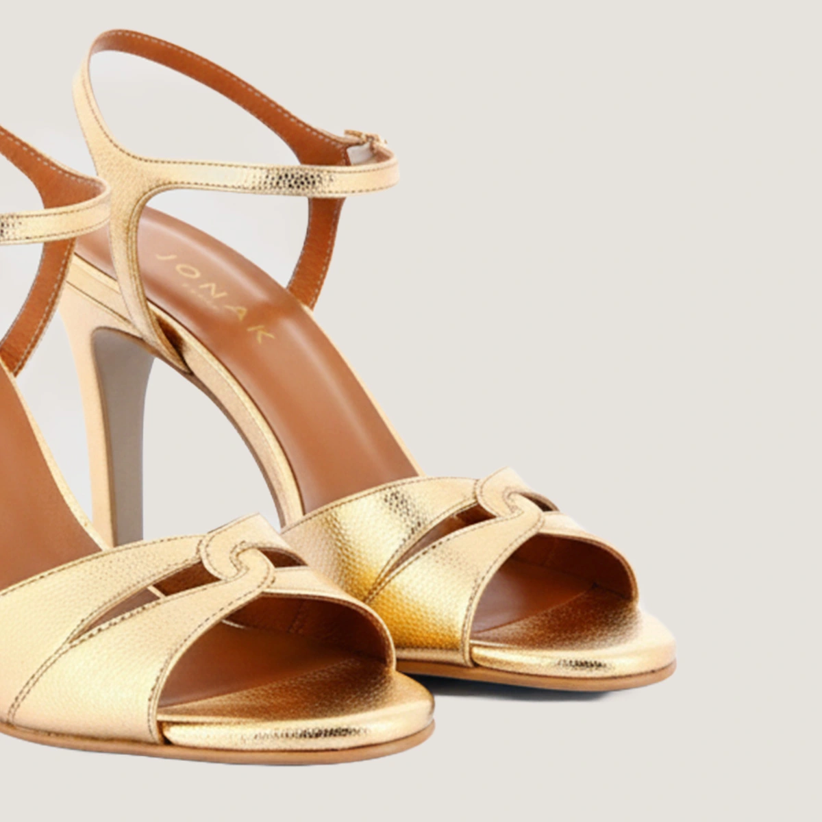 Heeled sandals with intertwined straps in gold crackled leather | DIWI