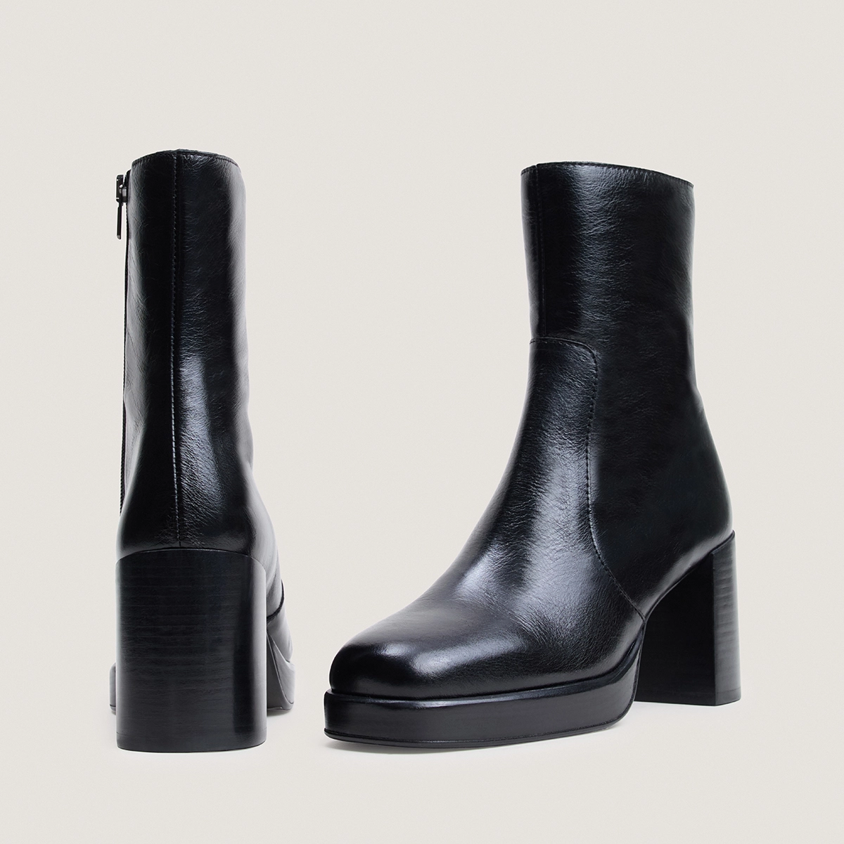 Platform ankle boots with square toes in black aged leather | BOOM