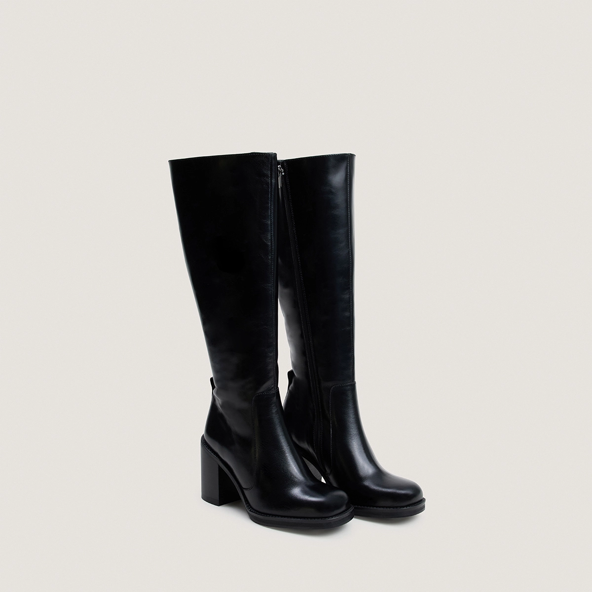 Boots with overflowing heels in black leather | BRETZEL