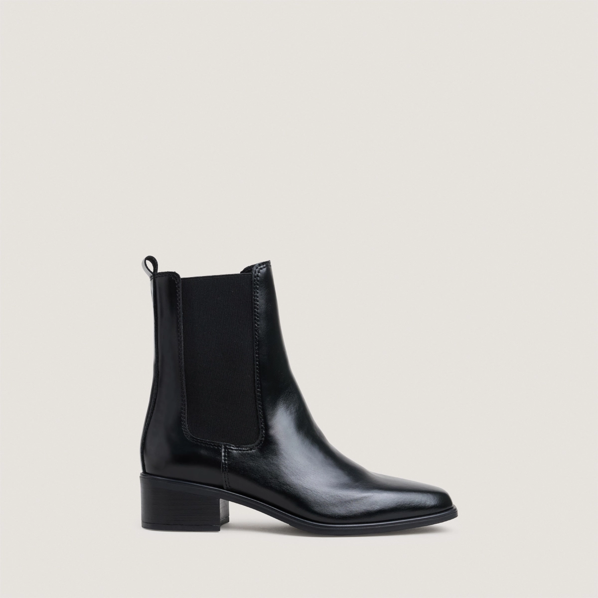 Low-heeled chelsea low boots in black leather | NASTASIA