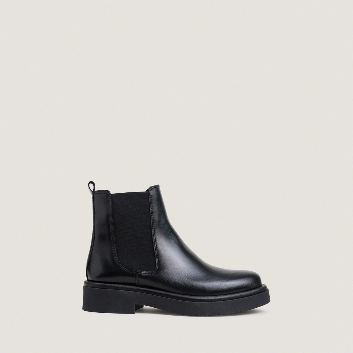 Chunky-sole chelsea low boots in black leather | NICOLAS