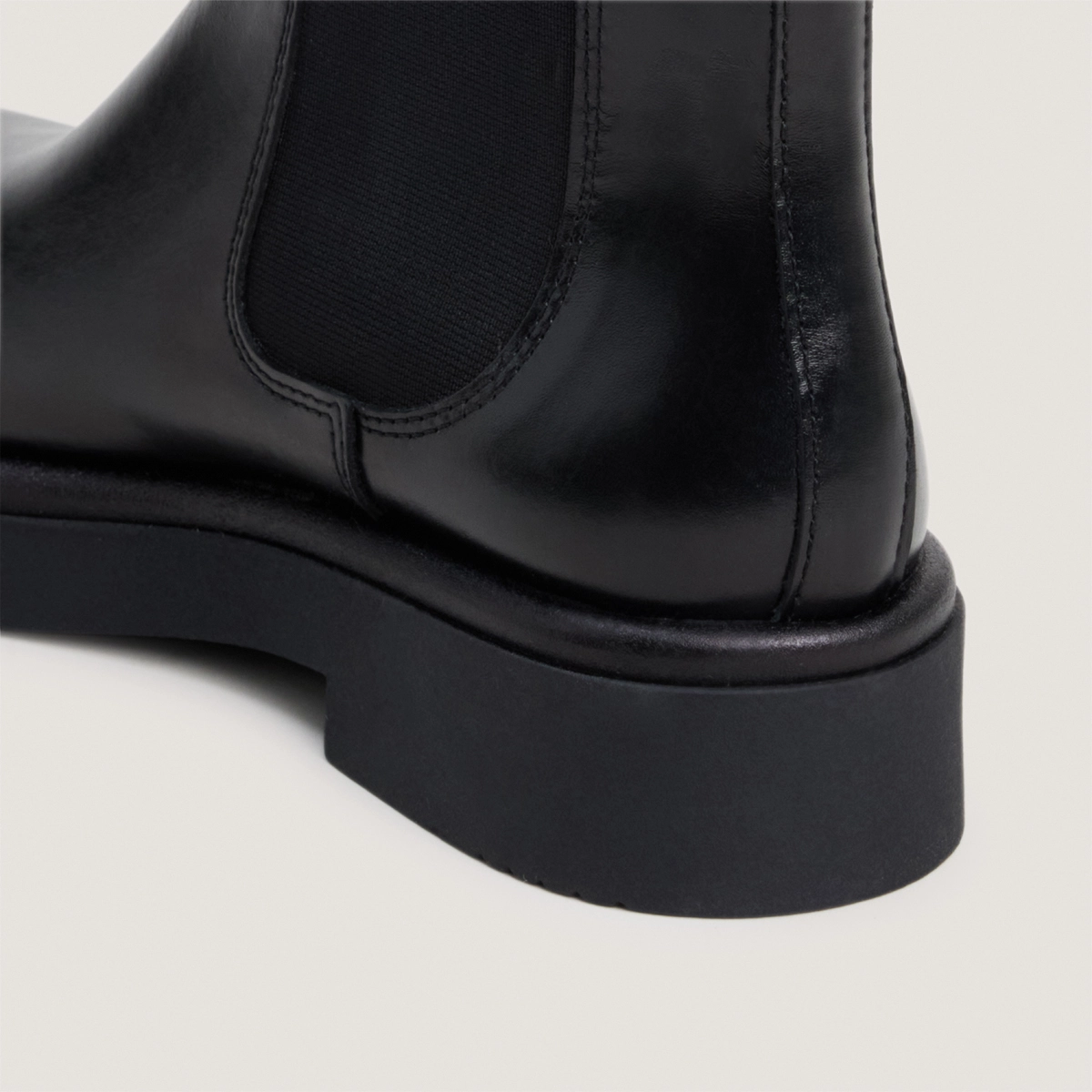 Chunky-sole chelsea low boots in black leather | NICOLAS