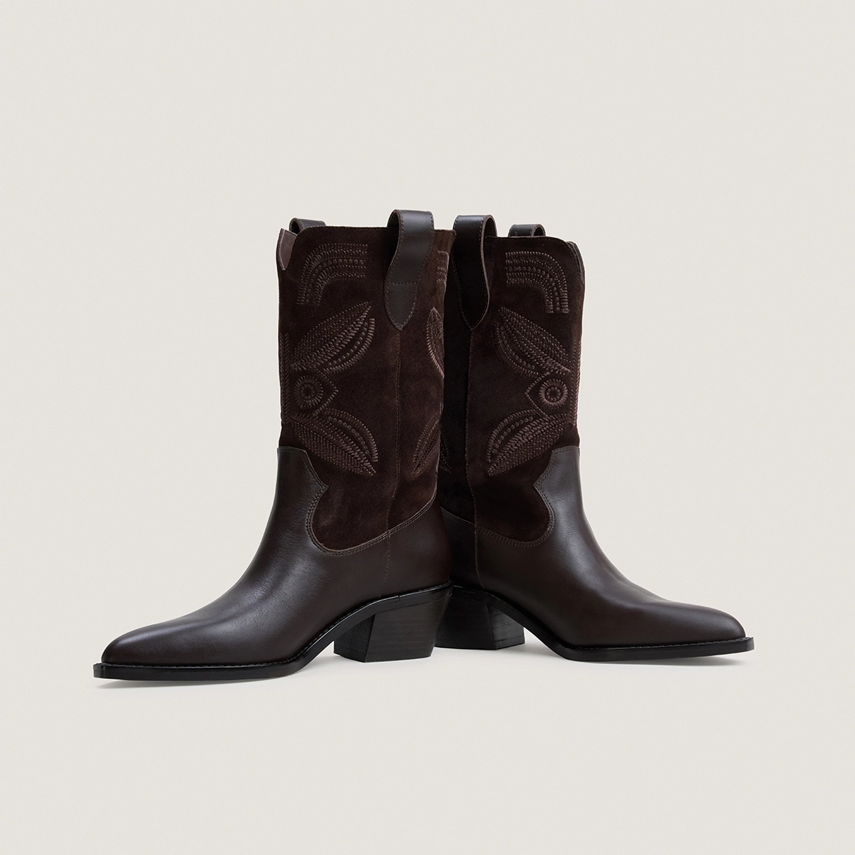 Pointed-toe boots with visible stitching in chocolate leather and chocolate split leather | TATIANA