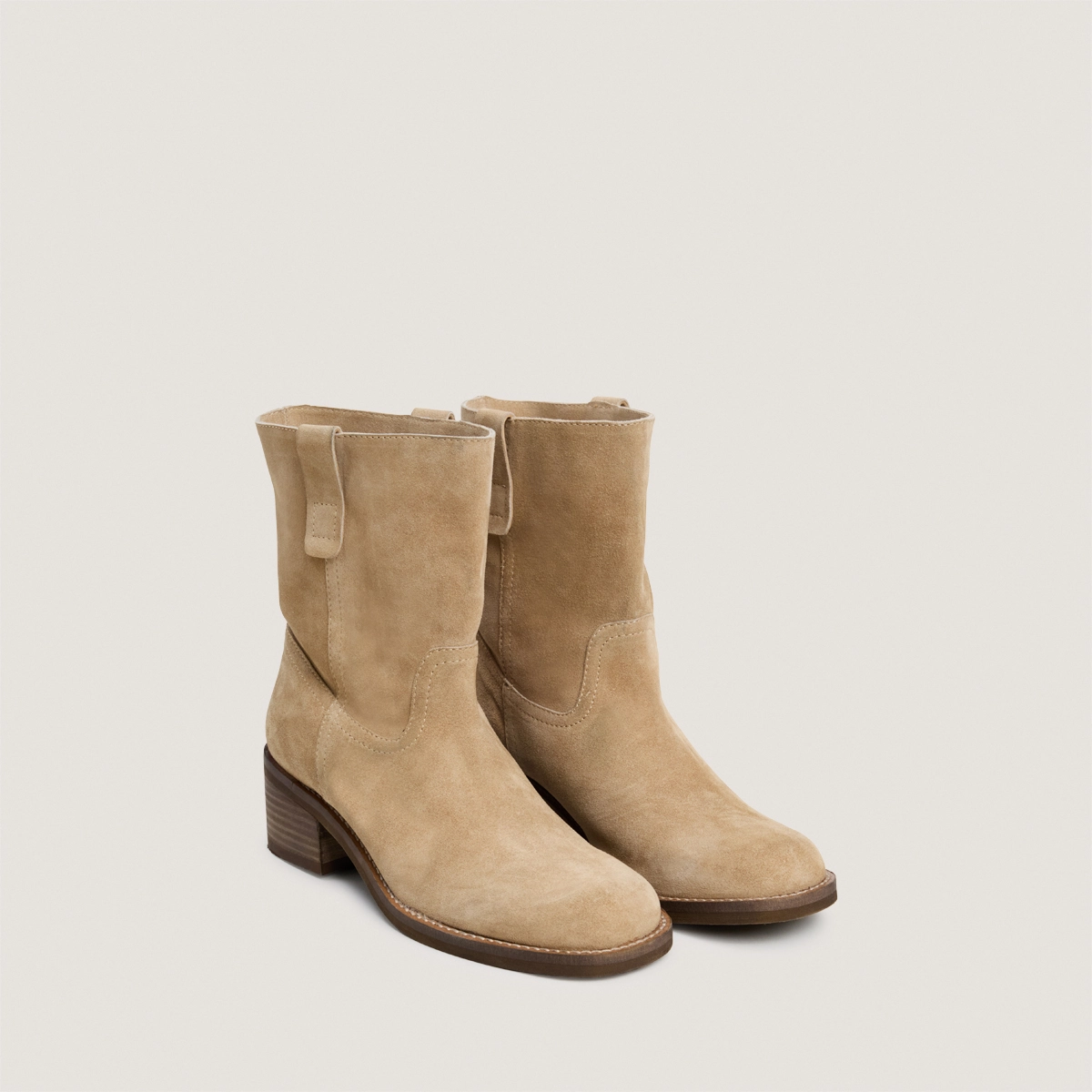 Low-heeled low boots with round toe in beige split leather | PEGASUS