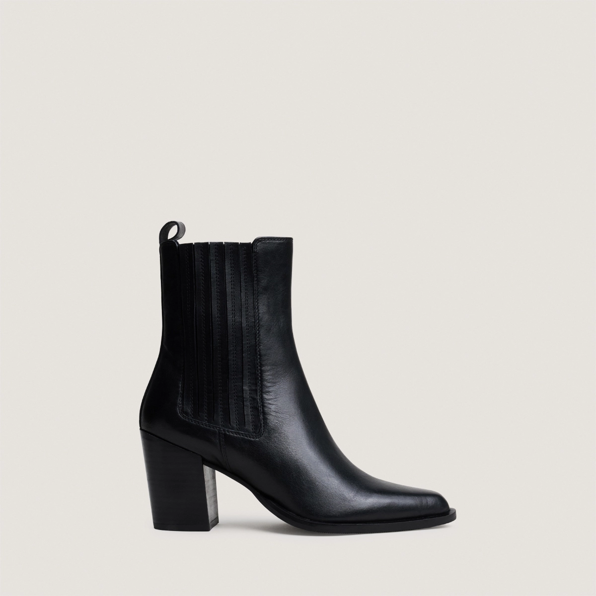 Heeled and gathered ankle boots in black leather | PIPA