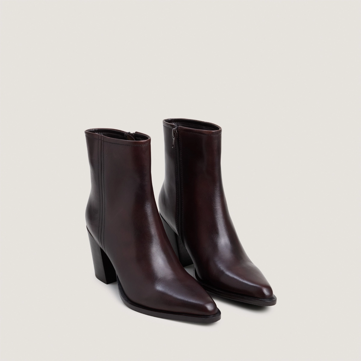 Pointed-toe ankle boots in dark brown leather | PIPO