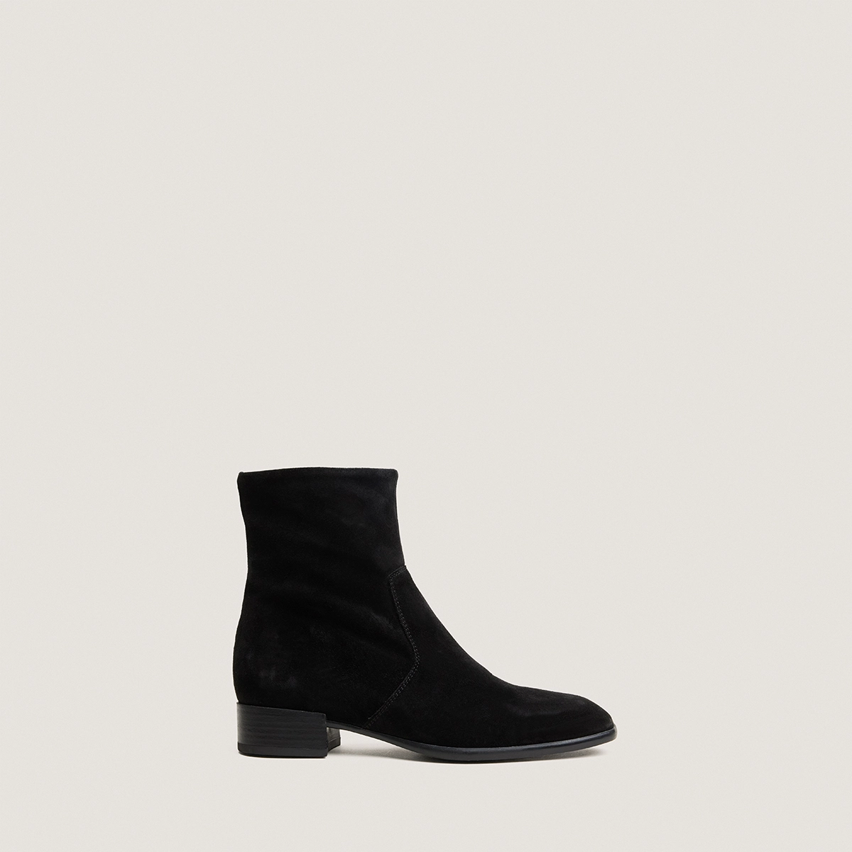 Ankle boots with flat heels and square toes in black split leather | PHILO