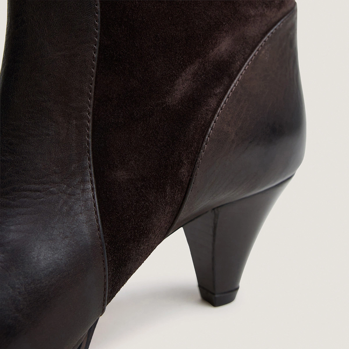 Boots with pointed heels in brown leather and brown split leather | LEONORE