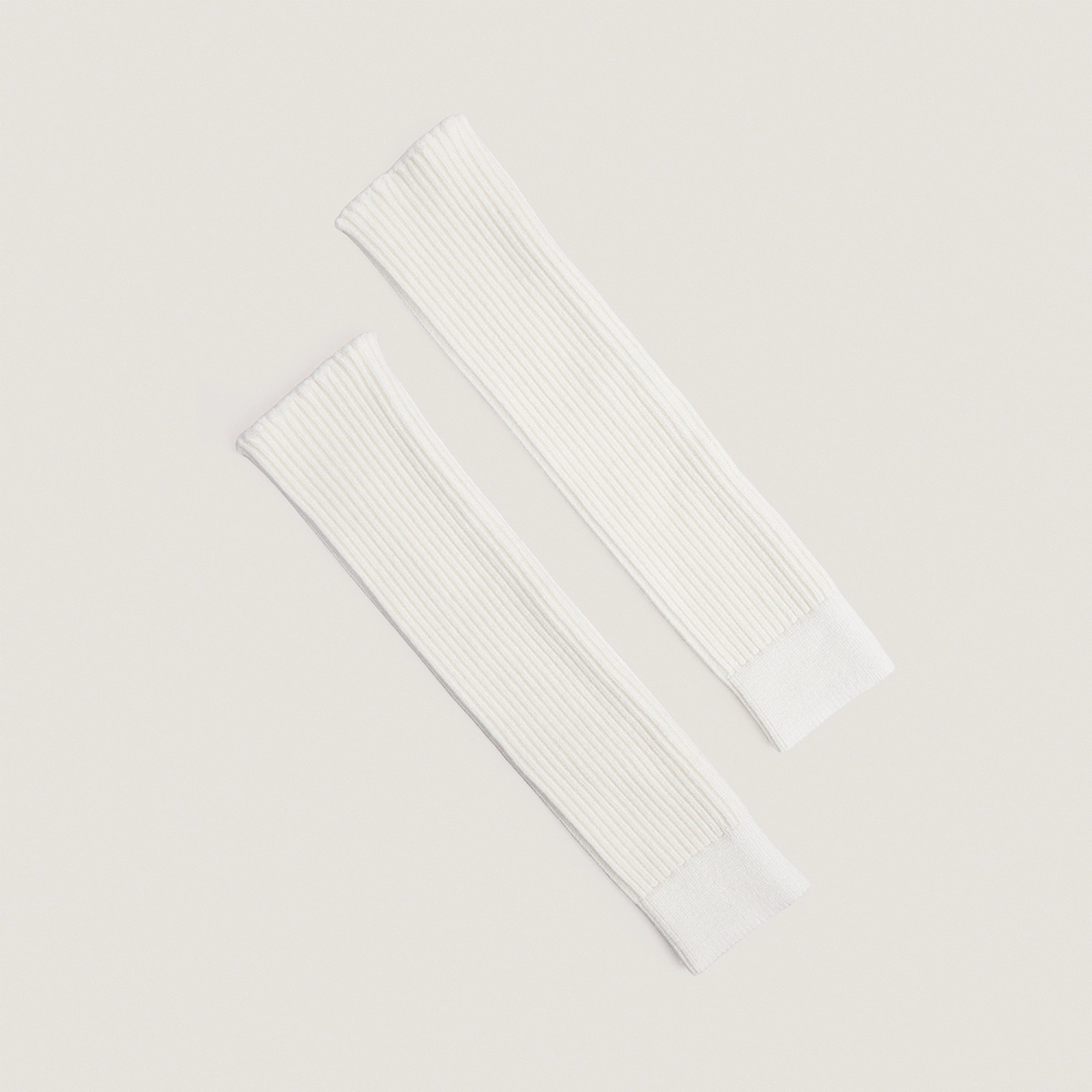 Ribbed leg warmers in cream textile | FINESSE