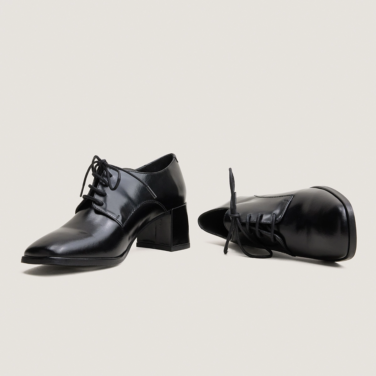 Heeled lace-up loafers in black leather | VAXANA
