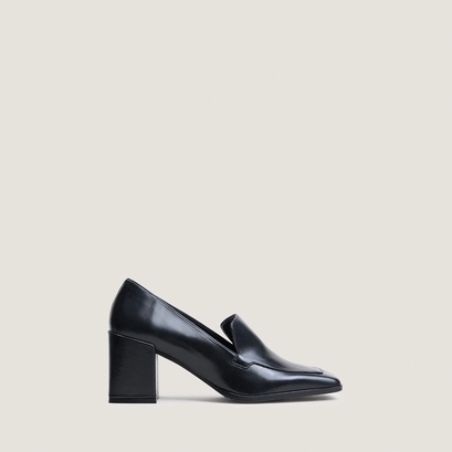Heeled square toe loafers in black leather | bright
