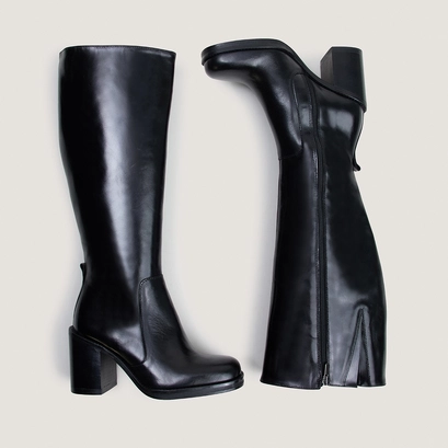 Boots with overflowing heels black
