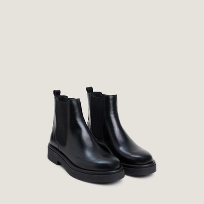 Chunky-sole chelsea low boots black