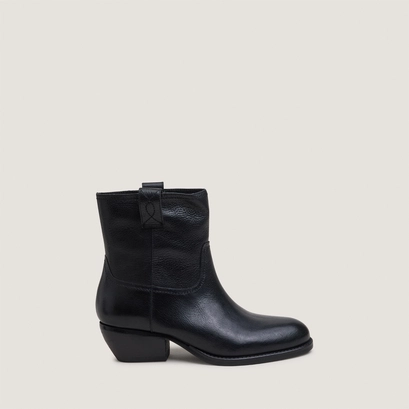 Round-toe ankle boots with block heels black