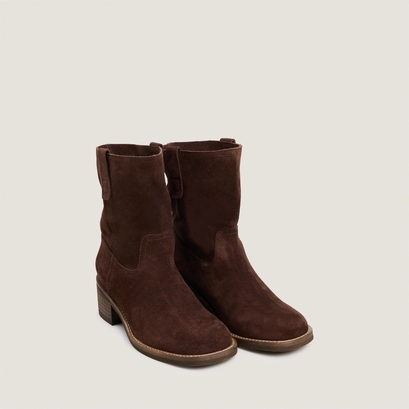 Low-heeled low boots with round toe dark brown