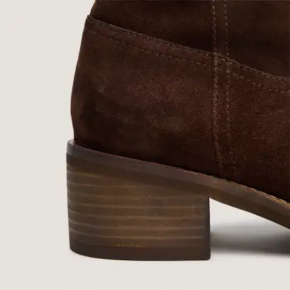 Low-heeled low boots with round toe dark brown