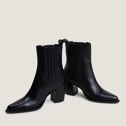 Heeled and gathered ankle boots black