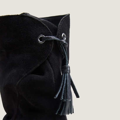 Back-lace ankle boots black