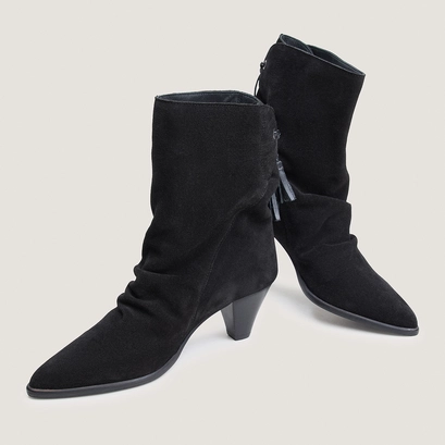 Back-lace ankle boots black