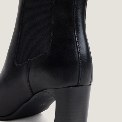 Ankle boots with elastic and square toes black