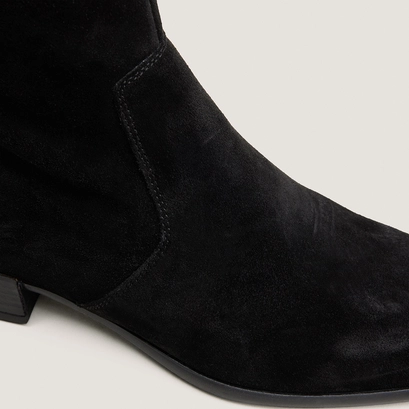 Ankle boots with flat heels and square toes black