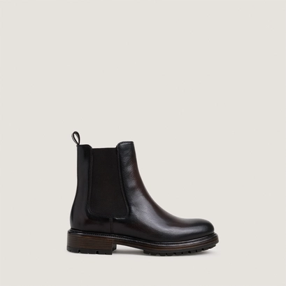 Low boots with elastic and lug soles dark brown
