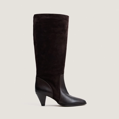 Boots with pointed heels brown