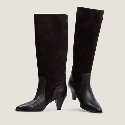 Boots with pointed heels brown