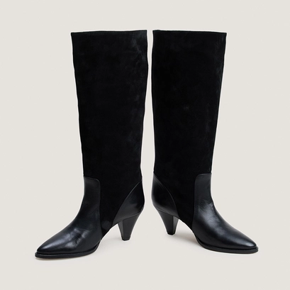 Boots with pointed heels black