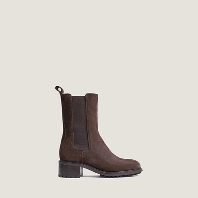 Ankle boots with elastic and lug soles brown