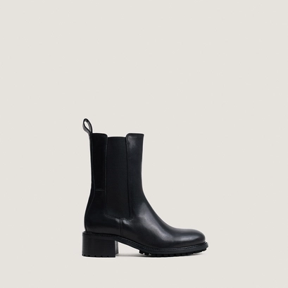 Ankle boots with elastic and lug soles black