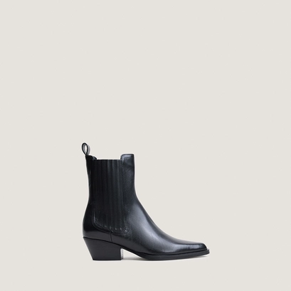 Ankle boots with elastic and pointed toes black
