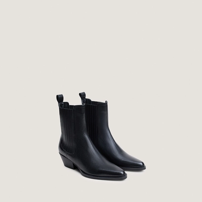 Ankle boots with elastic and pointed toes black