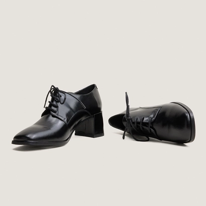 Heeled lace-up loafers in black leather | vaxana