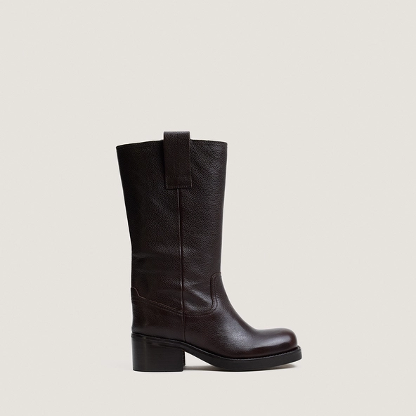 Riding boots in dark brown grained leather|BICHETTE