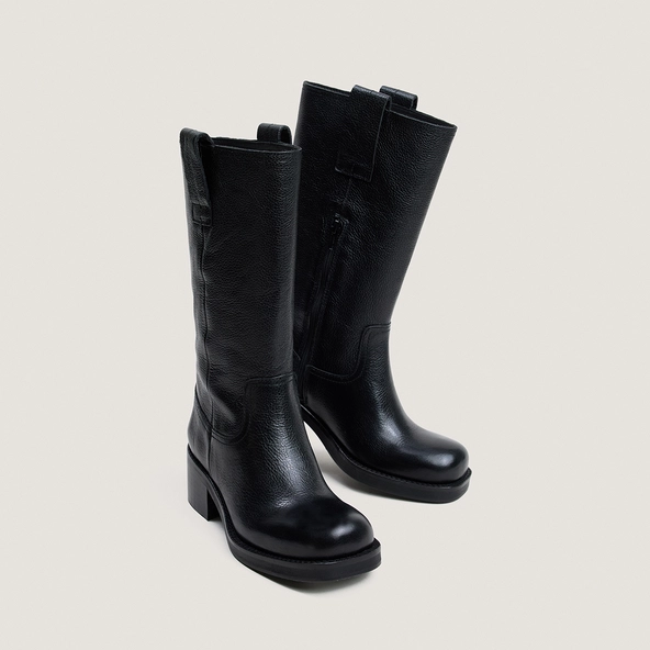 Riding boots in black grained leather|BICHETTE